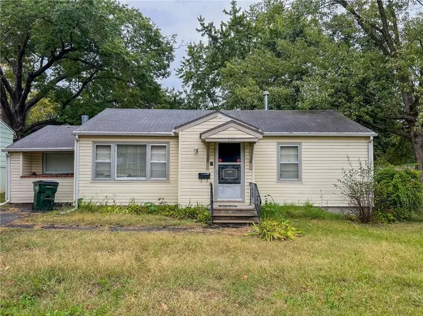 209 S 13th St, Leavenworth, KS 66048