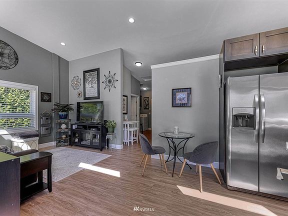 3rd image of 3644 Galiano Dr