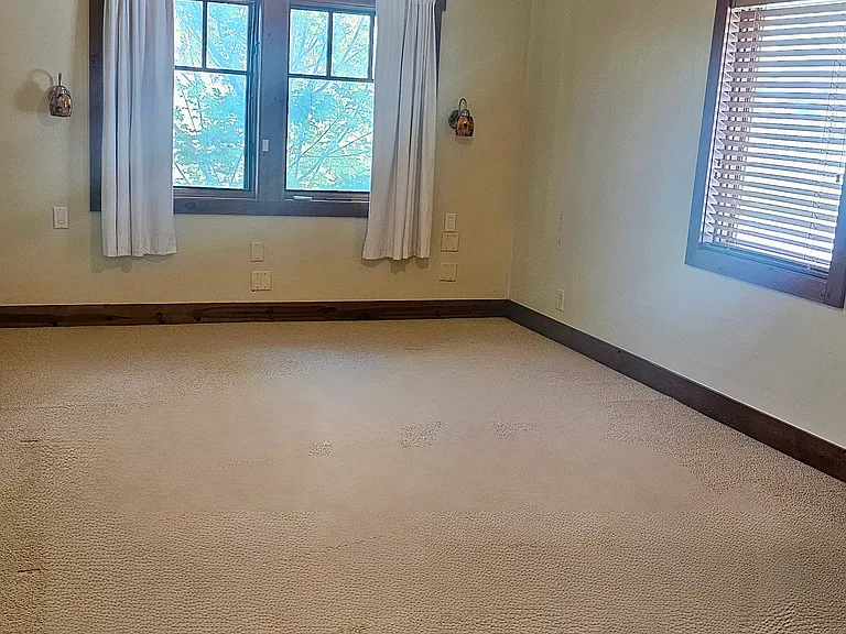 3866 Holiday Curve Dr — Photo 13