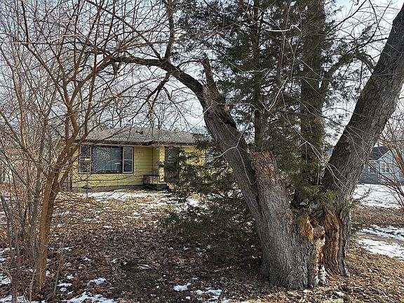 3rd image of 3043 Latham St