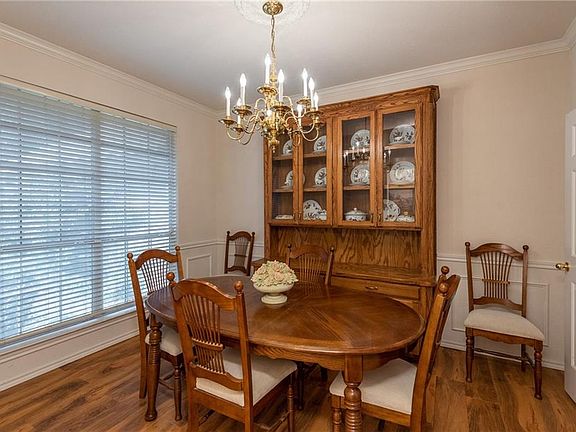 3rd image of 401 Kingswood Dr