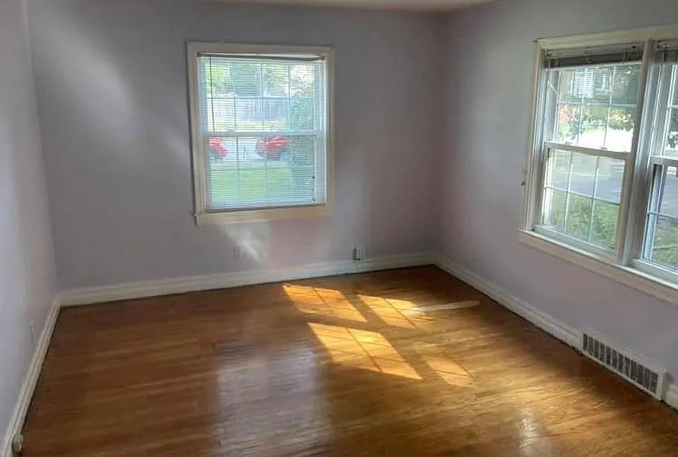 4705 Bellevue Ave #4 — Photo 2