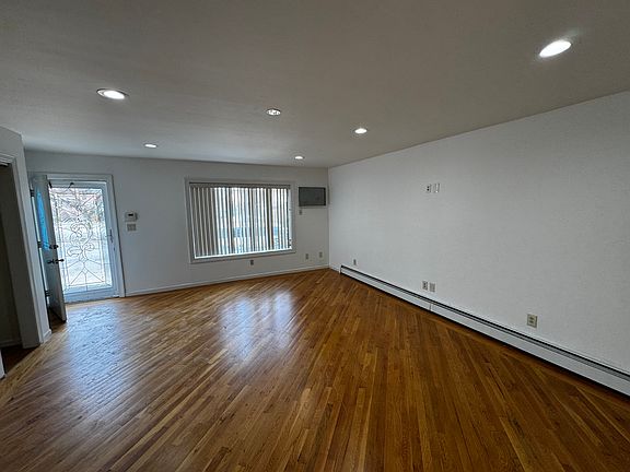 2nd image of 1525 Utopia Pkwy #1