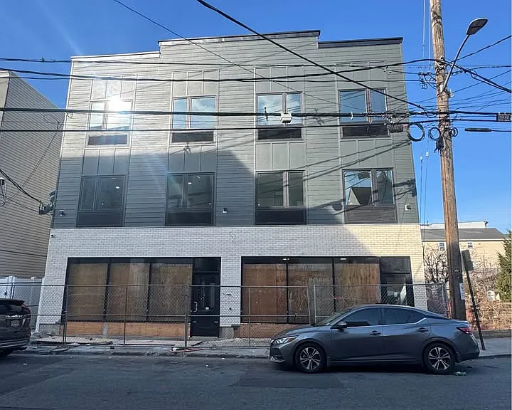 224 Graham Ave #204 — Photo 1