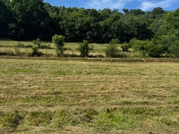 2640 New Harmony Rd, Hartsville, TN 37074