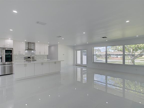 4th image of 1801 N 54th Ave