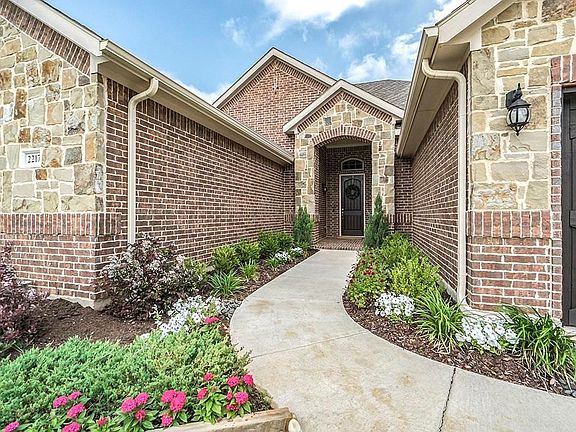 2nd image of 2217 Fallbrooke Dr