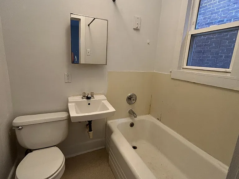 19 S Royal Ave #6 — Photo 8