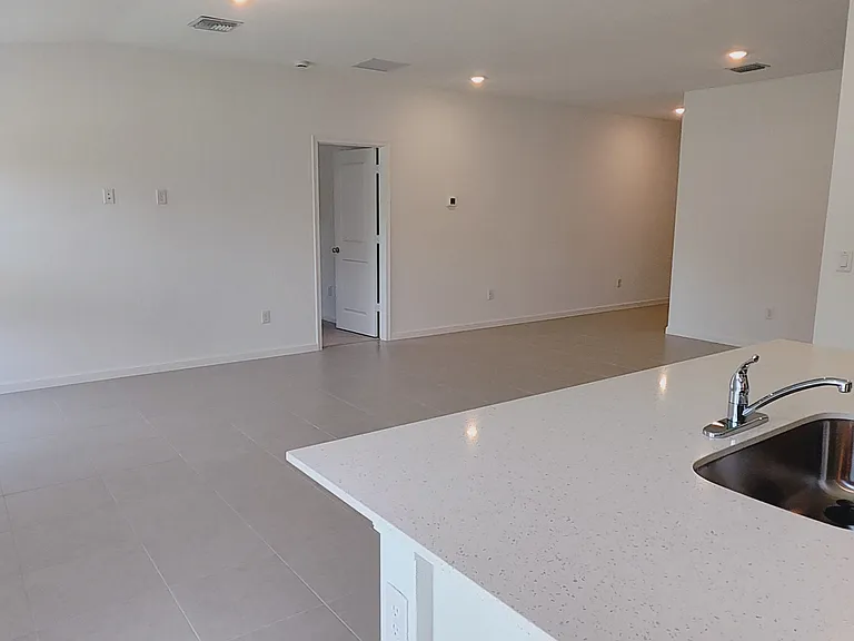 660 Carlyle Way — Photo 24