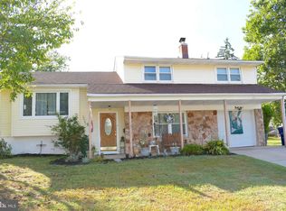 12 Crestwood Dr, Burlington, NJ 08016