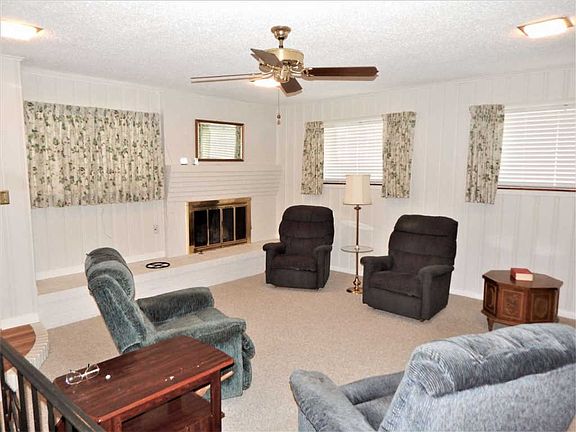 3rd image of 3109 Lakewood Dr