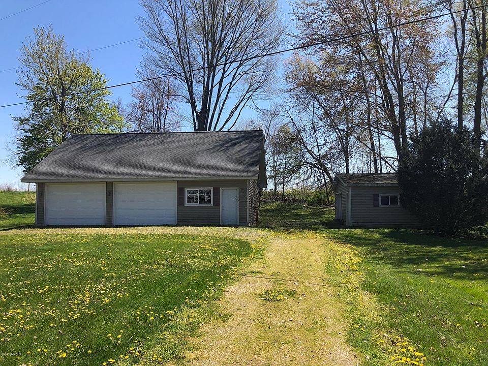 2nd image of 43427 Eagle Lake Dr