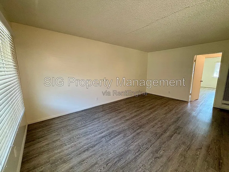 1126 E Doran St — Photo 20