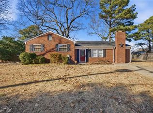 39 Longwood Dr, Hampton, VA 23669