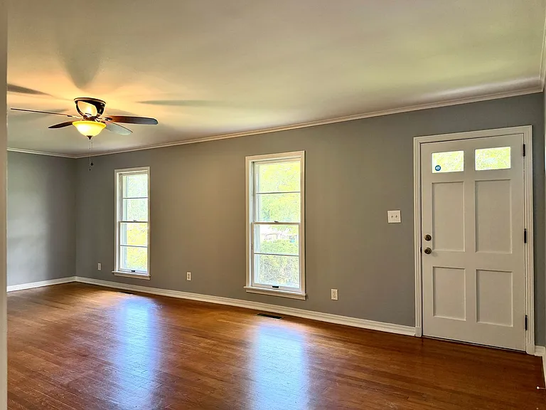 920 Eisenhower Dr — Photo 3