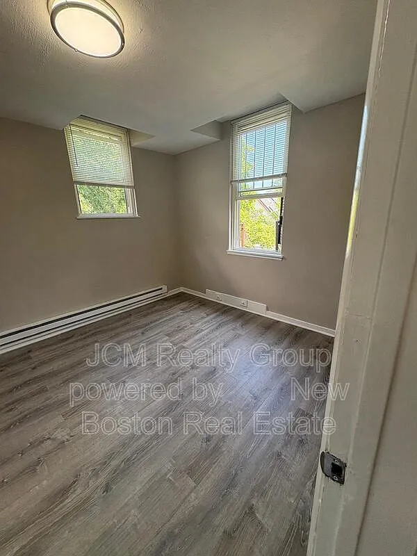 2 bed, 1.0 bath, 700 sqft, $2,400 — Photo 4
