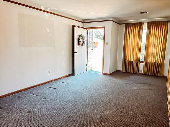 3rd image of 1229 Terry St