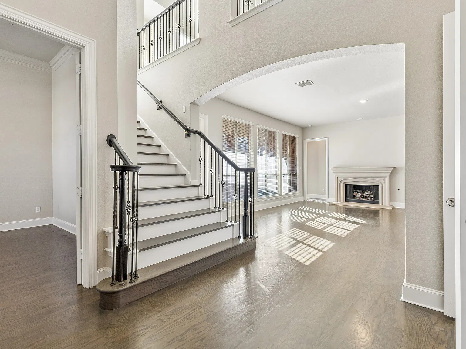 4 bed, 3358 sqft, $3,950 — Photo 3