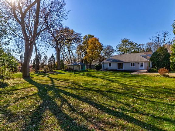3rd image of 279 E Shorewood Dr