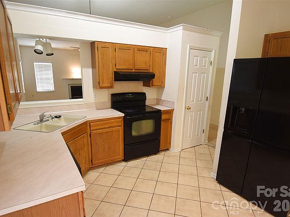 5th image of 730 Oakbluff Cir
