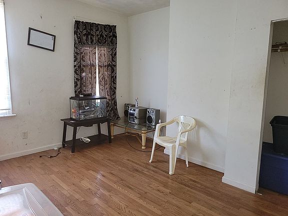 4th image of 819 Washington Ave