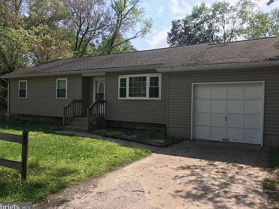2nd image of 51 Larkspur St