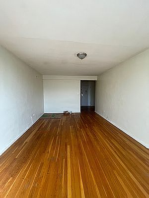 5th image of 251 E 29th St APT 6E