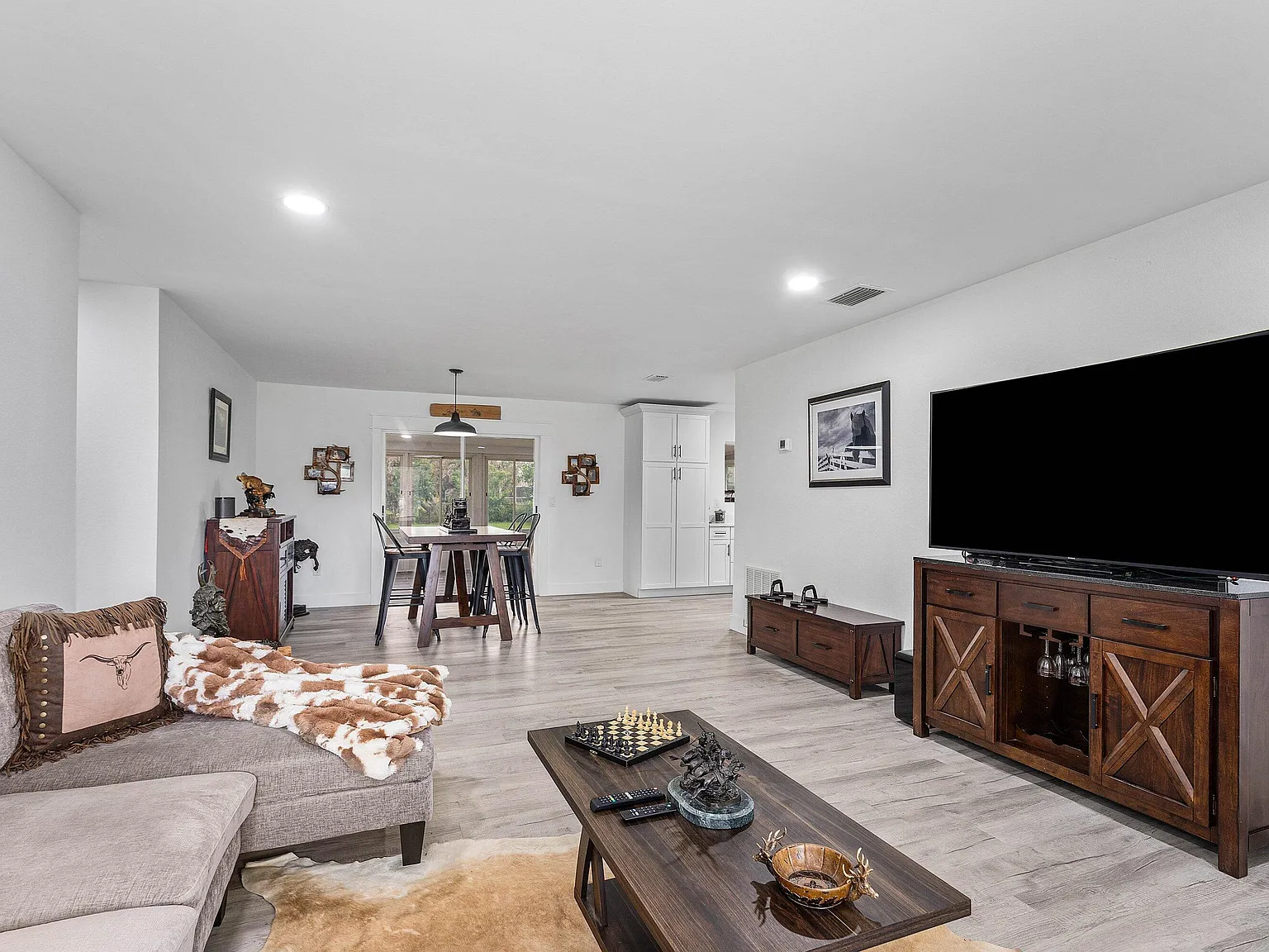 3 bed, 2.0 bath, 1148 sqft, $3,100 — Photo 4