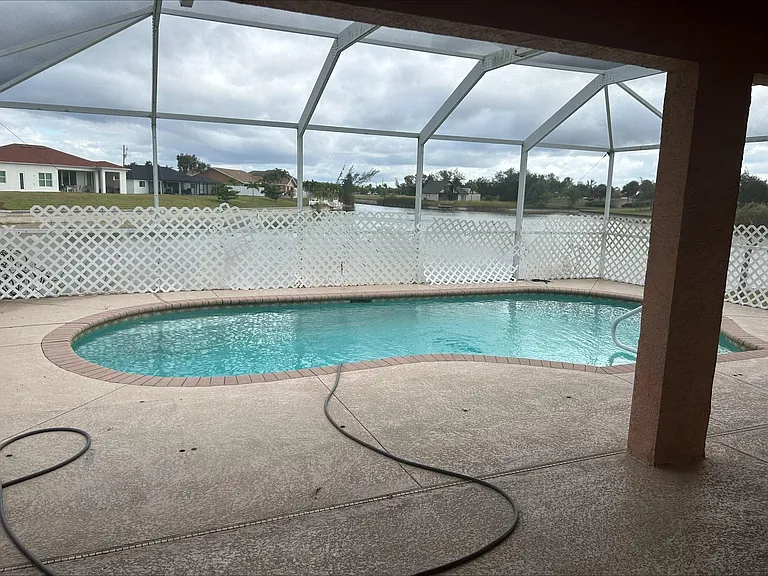 2335 SW 5th Pl — Photo 3