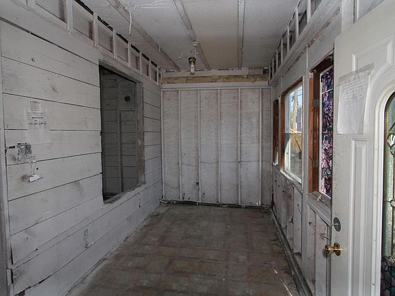 3rd image of 36 Barberie Ave