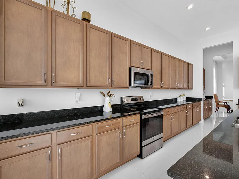 11460 SW Pietra Way — Photo 15