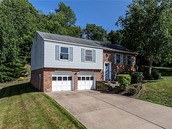 2nd image of 10 Kohleen Dr