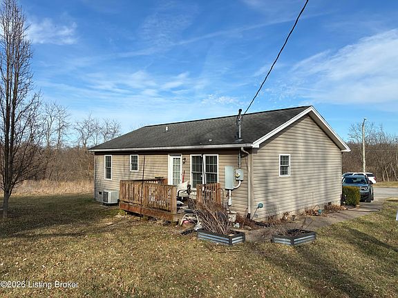 2nd image of 101 Lakeview Cir