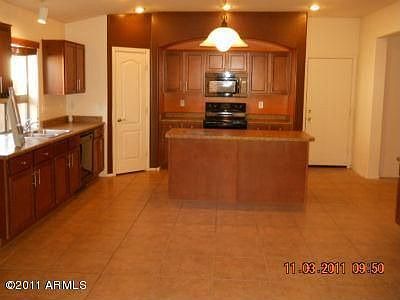 3rd image of 17551 W Georgia Dr