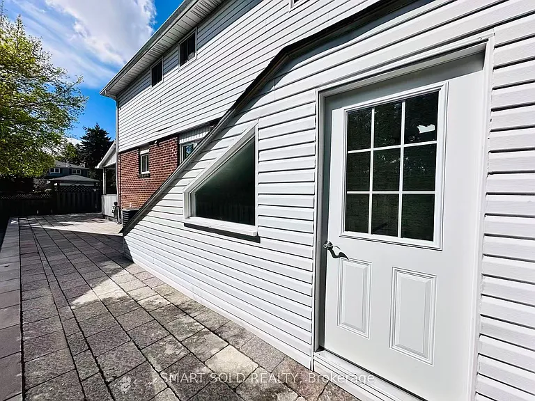 22 Hemingway Cres — Photo 17