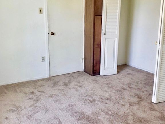 4th image of 415 Linden Ave #415