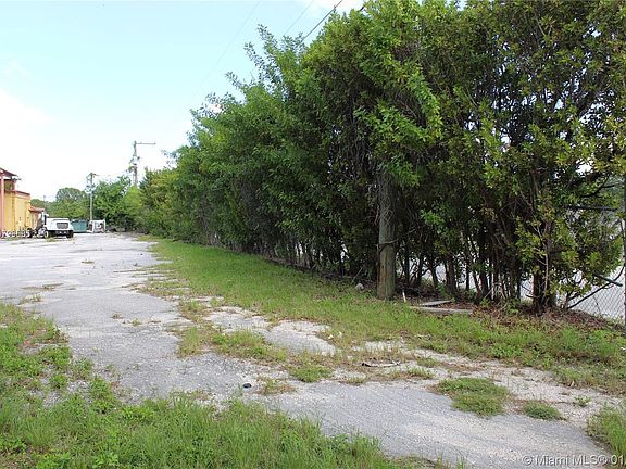5th image of 4601 SW 44th Ave