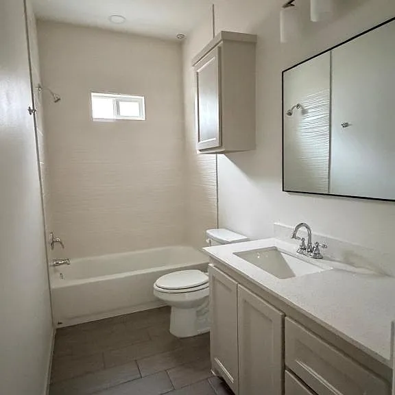 1504 Shavano Dr #3 — Photo 9