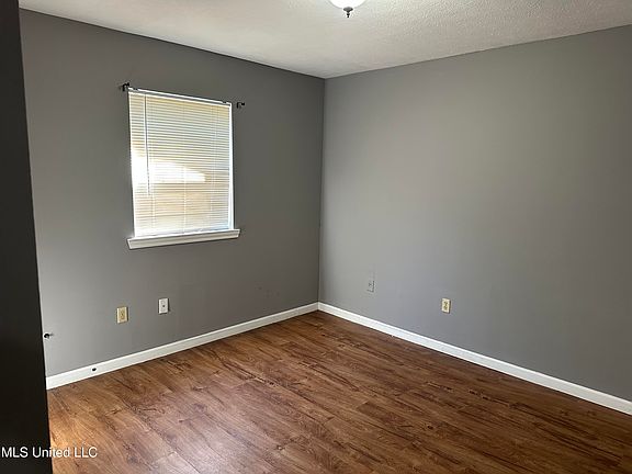 2nd image of 2900 Garden Dale Ave