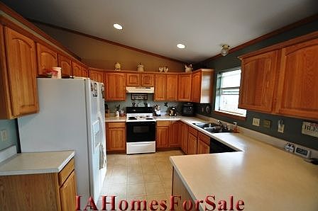 Kitchen - Stove, frig & dishwasher stay.
