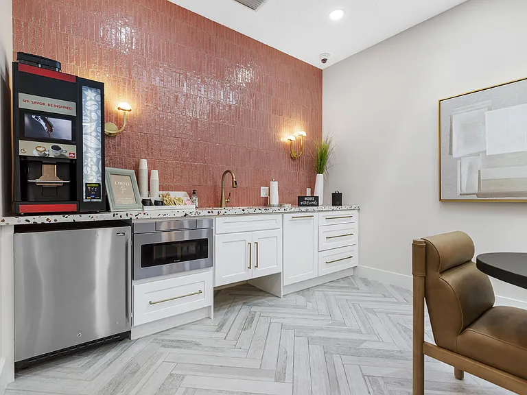 Alvista Hollywood — Photo 35