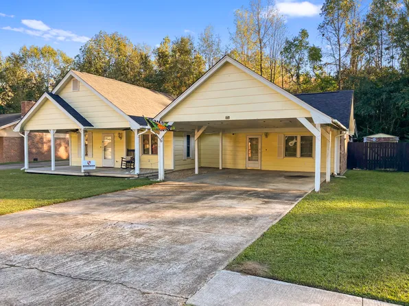 116 Continental Dr, Hattiesburg, MS 39402