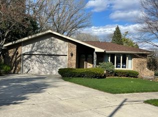 9907 Mansfield Ave, Oak Lawn, IL 60453