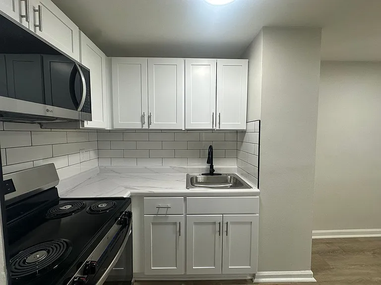 18 Huron Ave — Photo 7