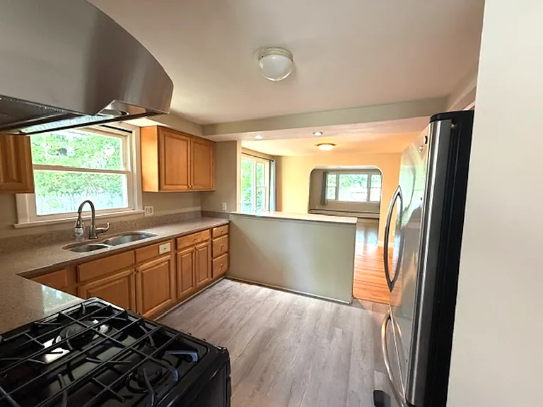 652 East Ave — Photo 3