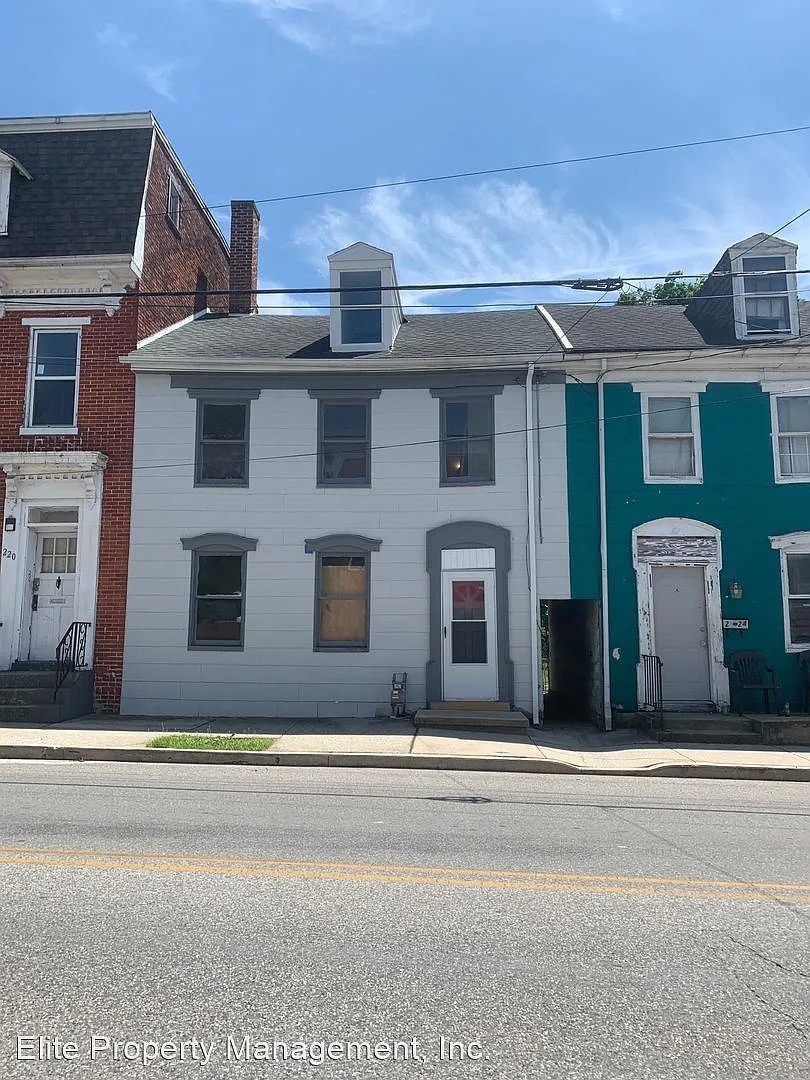 222 W College Ave photo 1