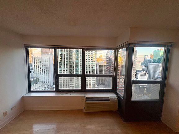 3rd image of 30 E Huron St APT 3601