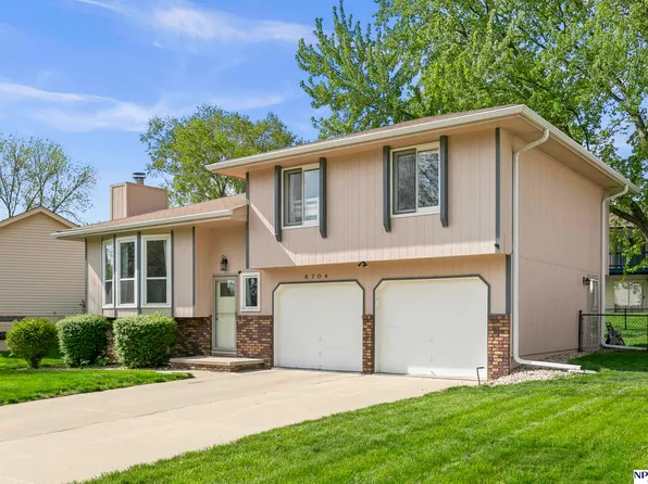 8704 Pratt St, Omaha, NE 68134