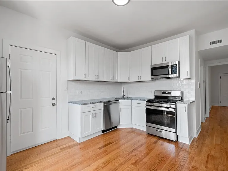 2345 W Iowa St #3 — Photo 1