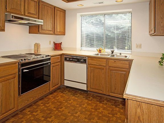 3rd image of 18225 NE 102nd Ct